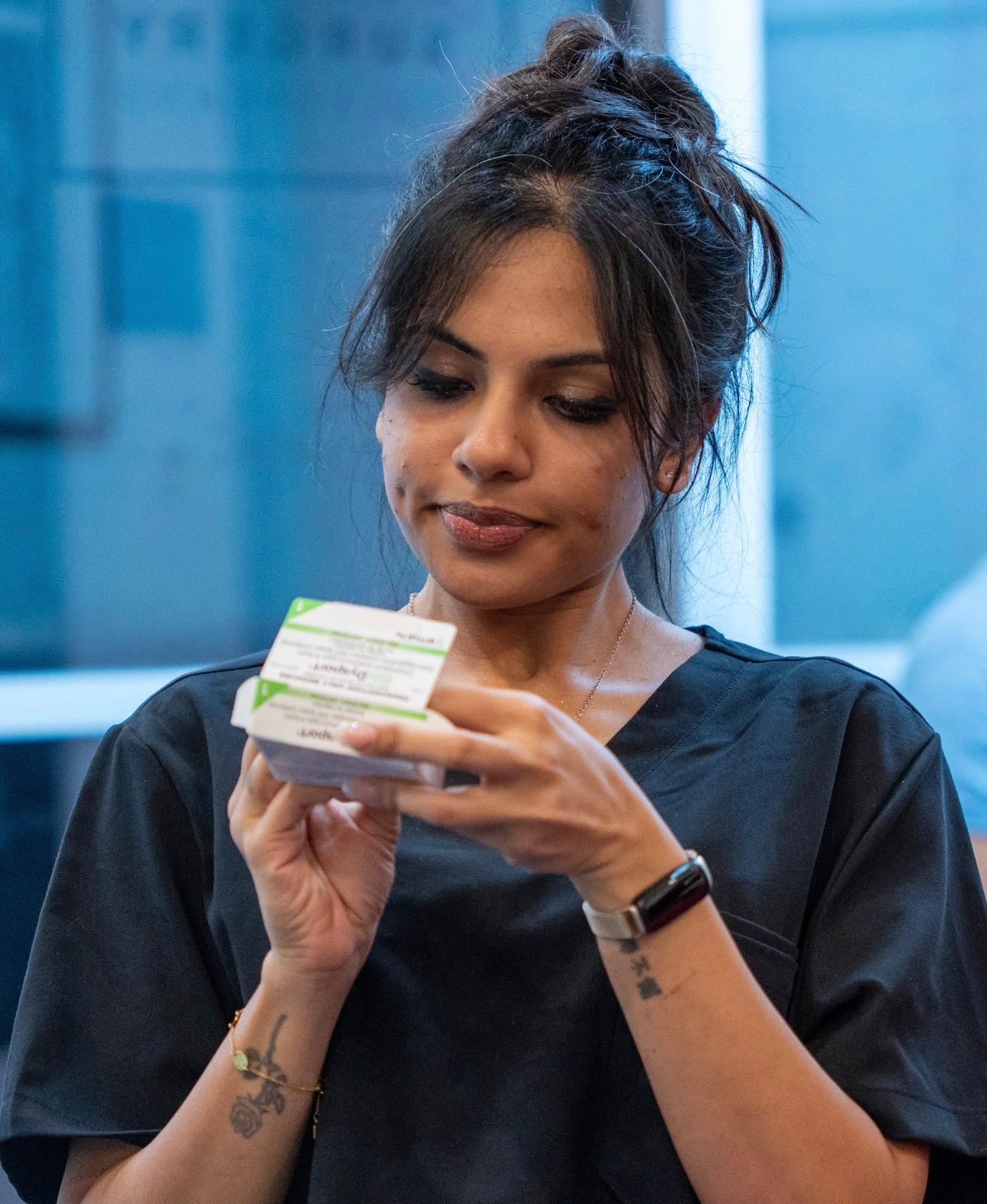 Supervising educator observing a session in a clinical setting